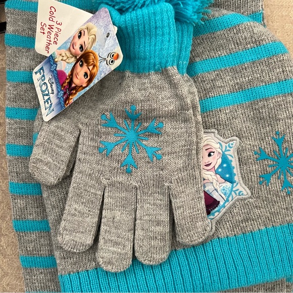 Disney Frozen girl's 3 piece setHat, gloves & scarf NWT - Picture 4 of 8
